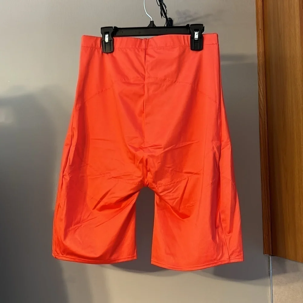 FABLETICS SHAPING WAIST SHORTS NWT - Picture 4 of 5